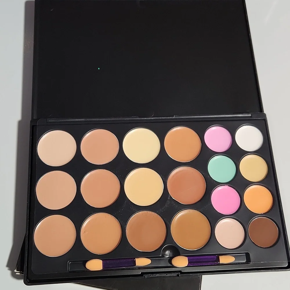 Multi-Color Concealer Palette for Women NWOT